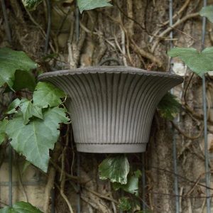Bergs Potters Daisy Raw Grey Wall Pot