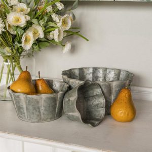 Set of 3 Scalloped Tin Bowls