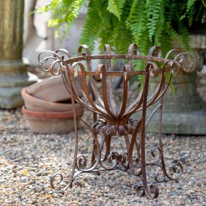 Iron Urne de Jardin- More Coming Soon