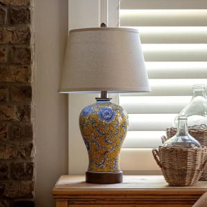 Chinoiserie Porcelain Lamp