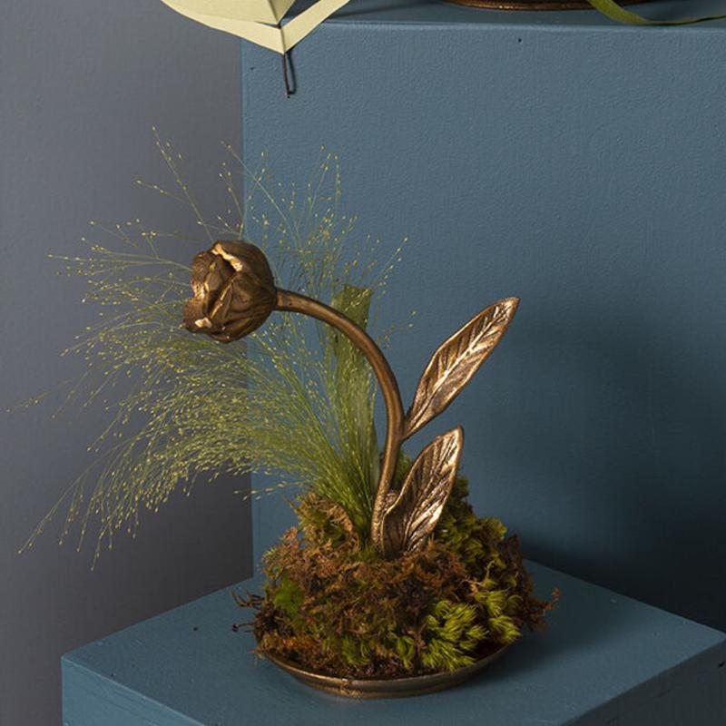 Small Craning Tulip Sculpture