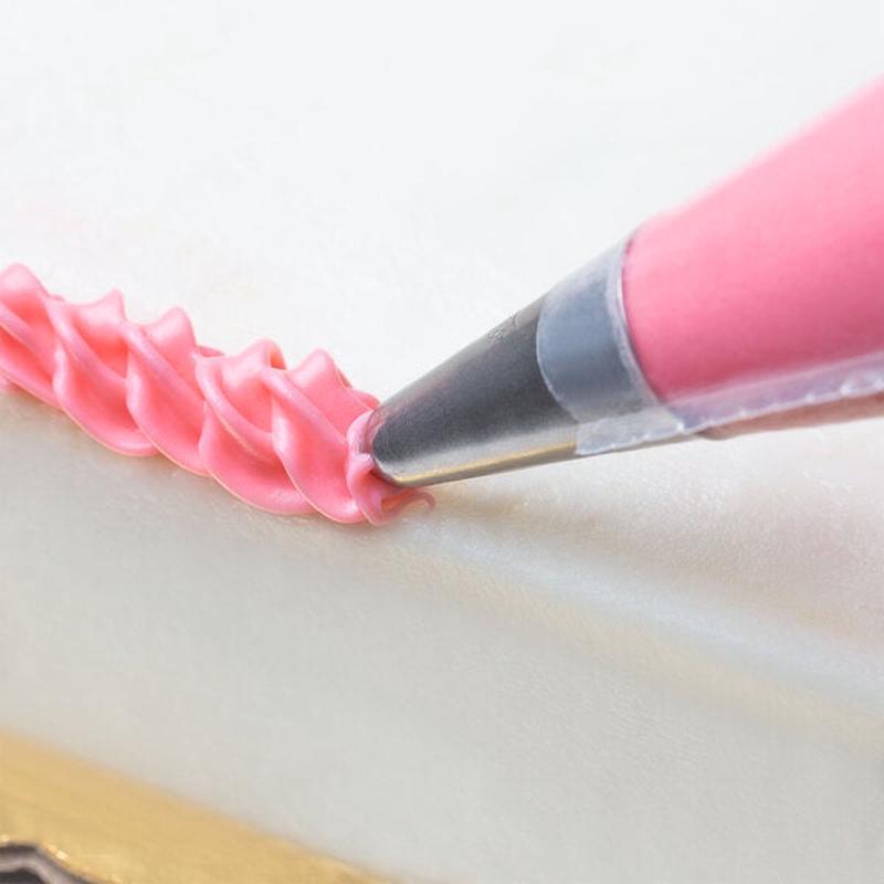 #77 Cross-Top Piping Tip