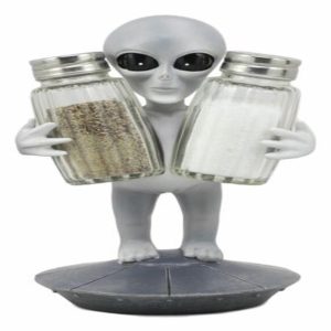Extra Terrestrial UFO Outer Space Roswell Alien Salt And Pepper Shakers Set