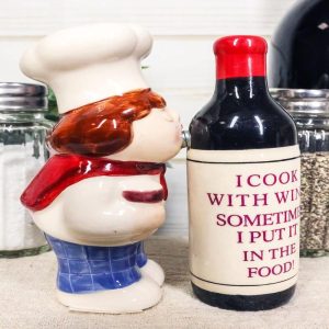Italian Drunk Chef Kissing Wine Bottle Ceramic Salt Pepper Shakers Figurine Set