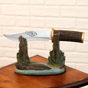 Swamp Bayou Crocodile Alligator Display With Decorative Dagger Knife Statue Set