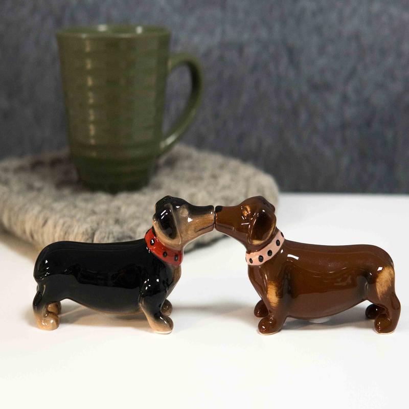 Sausage Wiener Dogs Black And Chocolate Dachshunds Salt And Pepper Shakers Set