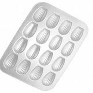 Fat Daddio's Madeleine Pan 16 Shells