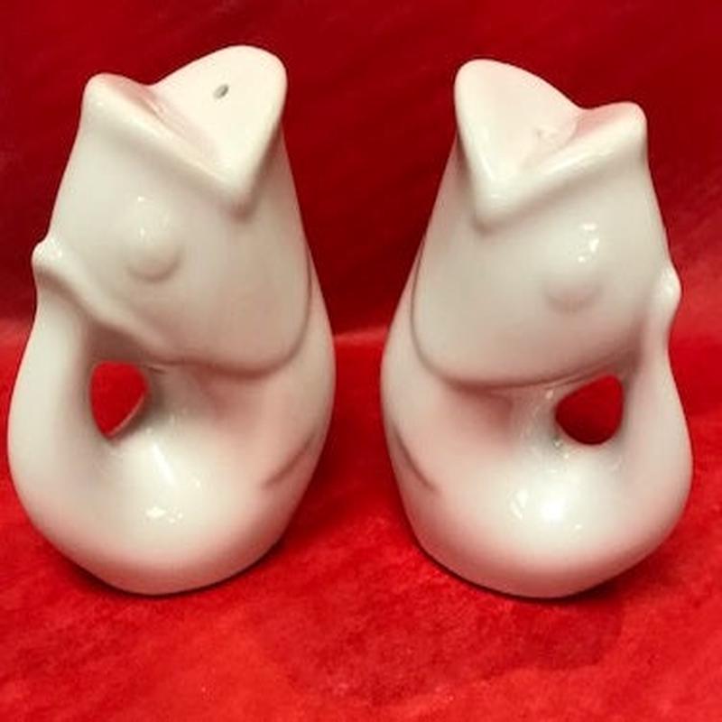 Gurgle Pot Salt and Pepper Set White